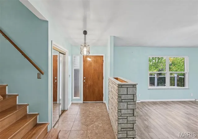 Photo 2 of Single family home for sale at 9 Weslake Dr, Fairview Heights, IL 62208 | MLS# MIS26069309 | Listing updated on 2026-10-31