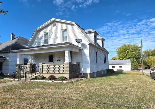 Photo 3 of Single family home for sale at 823 Valley St, Chester, IL 62233 | MLS# MIS26069314 | Listing updated on 2026-10-29