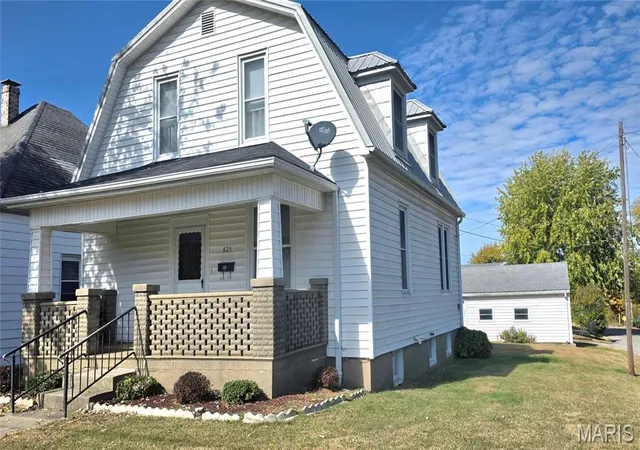 Photo 3 of Single family home for sale at 823 Valley St, Chester, IL 62233 | MLS# MIS26069314 | Listing updated on 2026-10-29