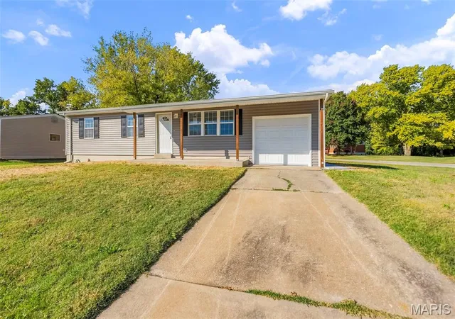 Single family home for sale at 3331 Royal Domain Dr, Saint Charles, MO 63301 | MLS# MIS26069315
