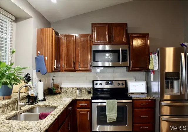Photo 3 of Single family home for sale at 205 Whitehirst Manor Ct, Saint Charles, MO 63304 | MLS# MIS26069317 | Listing updated on 2026-10-30