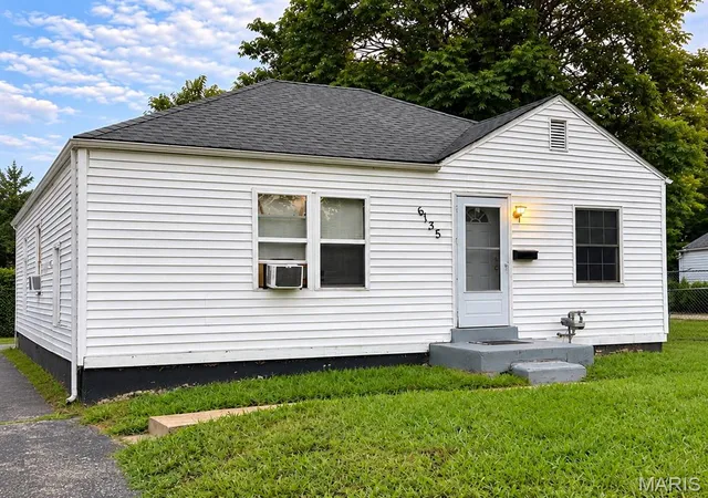 Single family home for sale at 6135 Shillington Dr, Saint Louis, MO 63134 | MLS# MIS26069319