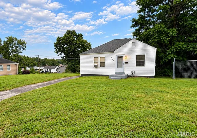 Photo 1 of Single family home for sale at 6135 Shillington Dr, Saint Louis, MO 63134 | MLS# MIS26069319 | Listing updated on 2026-10-29