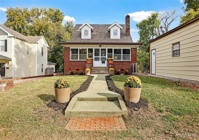 Photo 1 of Single family home for sale at 408 E 14th Street, Alton, IL 62002 | MLS# MIS26069324 | Listing updated on 2026-10-31