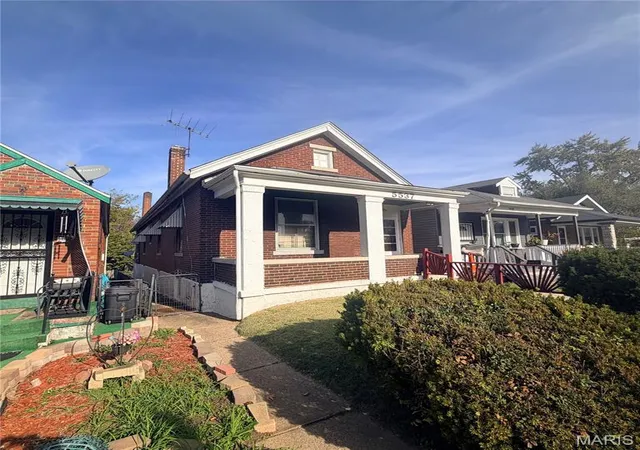 Photo 3 of Single family home for sale at 5537 Beacon Ave, Saint Louis, MO 63120 | MLS# MIS26069326 | Listing updated on 2026-10-29