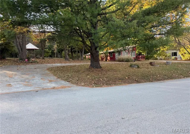 Photo 2 of Single family home for sale at 9853 Mockingbird Hl Dr, Bonne Terre, MO 63628 | MLS# MIS26069331 | Listing updated on 2026-10-31