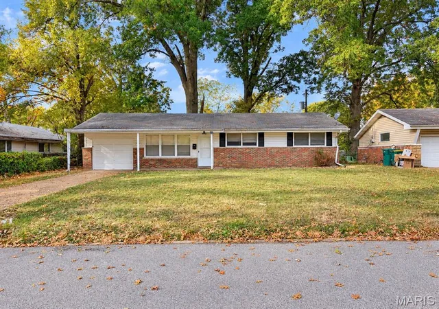 Photo 1 of Single family home for sale at 9805 Duke Dr, Saint Louis, MO 63136 | MLS# MIS26069333 | Listing updated on 2026-10-31