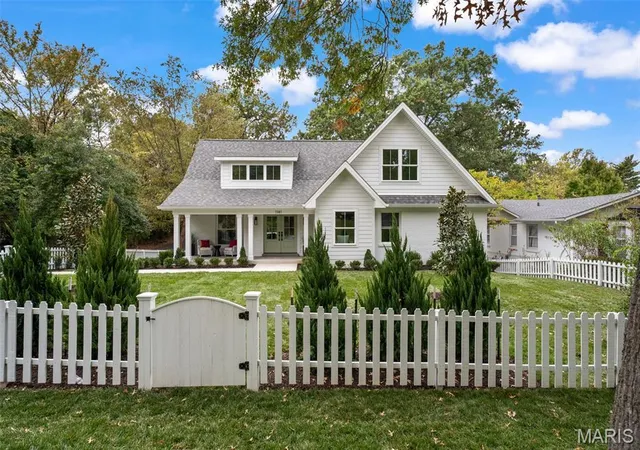 Photo 2 of Single family home for sale at 1141 N Berry Rd, Saint Louis, MO 63122 | MLS# MIS26069334 | Listing updated on 2026-10-29