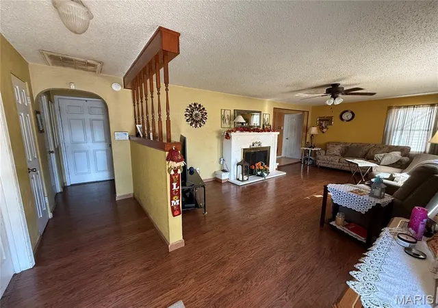 Photo 2 of Single family home for sale at 2227 Woodlawn Ave, Granite City, IL 62040 | MLS# MIS26069335 | Listing updated on 2026-10-29