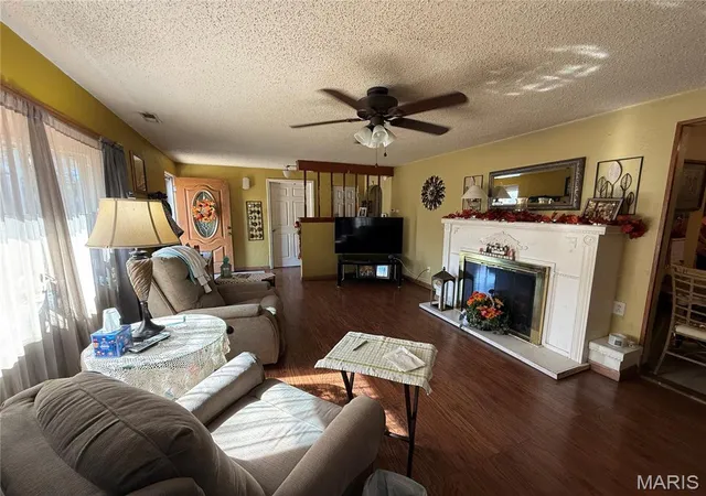 Photo 3 of Single family home for sale at 2227 Woodlawn Ave, Granite City, IL 62040 | MLS# MIS26069335 | Listing updated on 2026-10-29