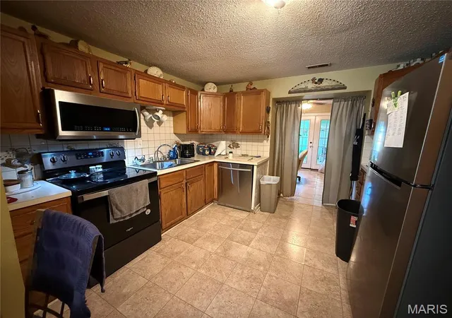 Photo 3 of Single family home for sale at 2227 Woodlawn Ave, Granite City, IL 62040 | MLS# MIS26069335 | Listing updated on 2026-10-29