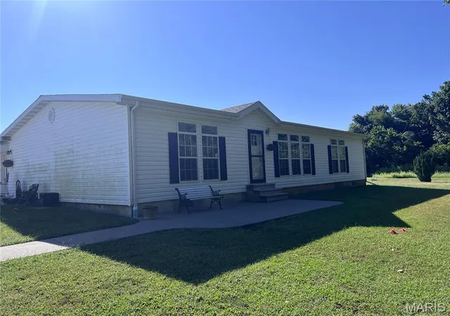 Photo 1 of Manufactured home for sale at 36757 Monroe Rd 580, Stoutsville, MO 65283 | MLS# MIS26069343 | Listing updated on 2026-10-29