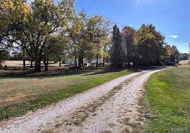 Photo 1 of Manufactured home for sale at 36757 Monroe Rd 580, Stoutsville, MO 65283 | MLS# MIS26069343 | Listing updated on 2026-10-29