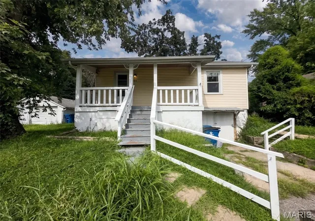 Photo 1 of Single family home for sale at 826 Marvin Ave, Saint Louis, MO 63135 | MLS# MIS26069348 | Listing updated on 2026-10-31
