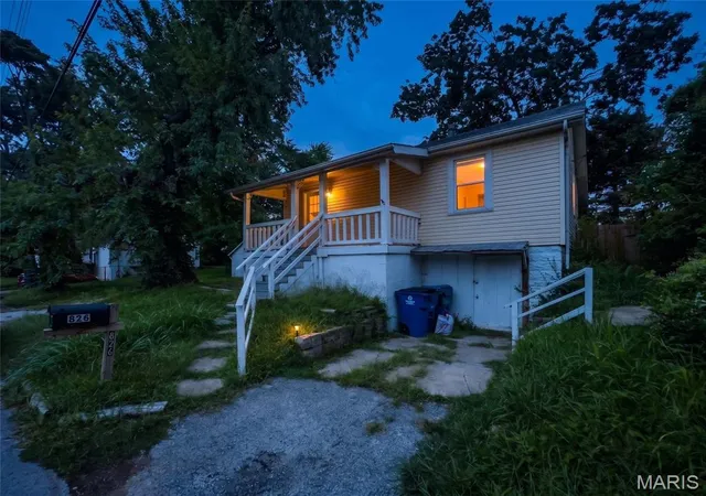 Photo 2 of Single family home for sale at 826 Marvin Ave, Saint Louis, MO 63135 | MLS# MIS26069348 | Listing updated on 2026-10-31