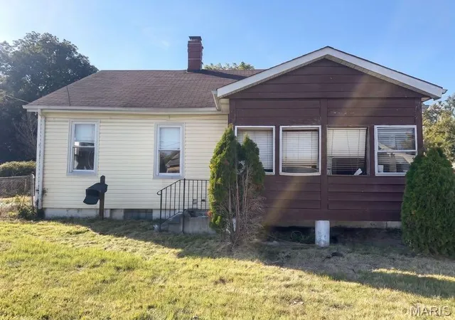 Photo 1 of Single family home for sale at 3307 Marvin Ave, Saint Louis, MO 63114 | MLS# MIS26069352 | Listing updated on 2026-10-30