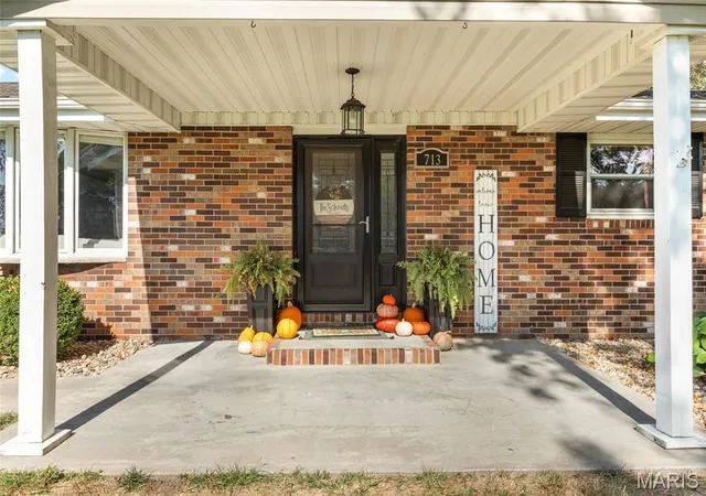 Photo 2 of Single family home for sale at 713 W Oak St, Gillespie, IL 62033 | MLS# MIS26069355 | Listing updated on 2026-10-29