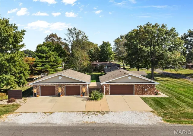Photo 4 of Single family home for sale at 713 W Oak St, Gillespie, IL 62033 | MLS# MIS26069355 | Listing updated on 2026-10-29