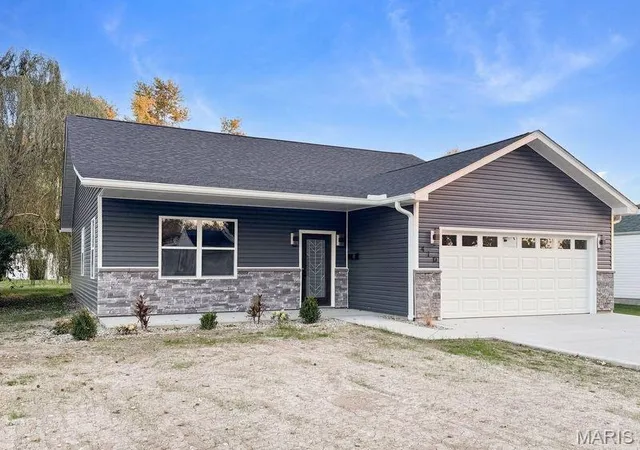 Photo 1 of Single family home for sale at 410 W Saint John, Vandalia, MO 63382 | MLS# MIS26069356 | Listing updated on 2026-10-29