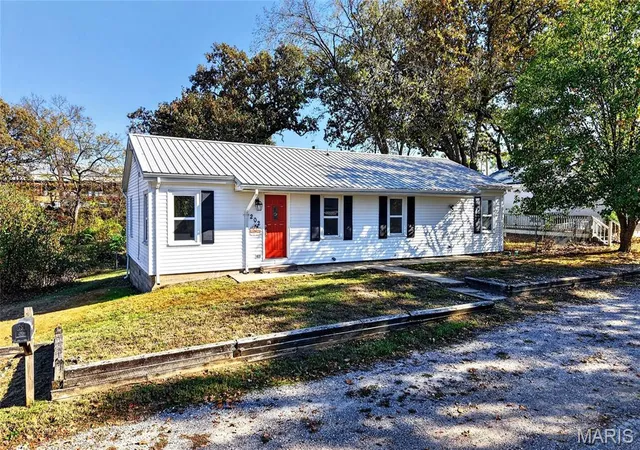 Photo 1 of Single family home for sale at 202 S Waller, Crocker, MO 65452 | MLS# MIS26069361 | Listing updated on 2026-10-29