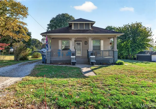 Photo 1 of Single family home for sale at 1220 State St, Collinsville, IL 62234 | MLS# MIS26069374 | Listing updated on 2026-10-29
