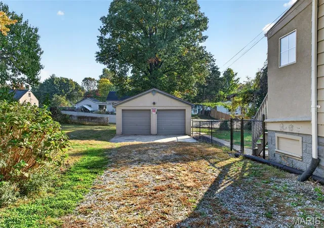 Photo 2 of Single family home for sale at 1220 State St, Collinsville, IL 62234 | MLS# MIS26069374 | Listing updated on 2026-10-29
