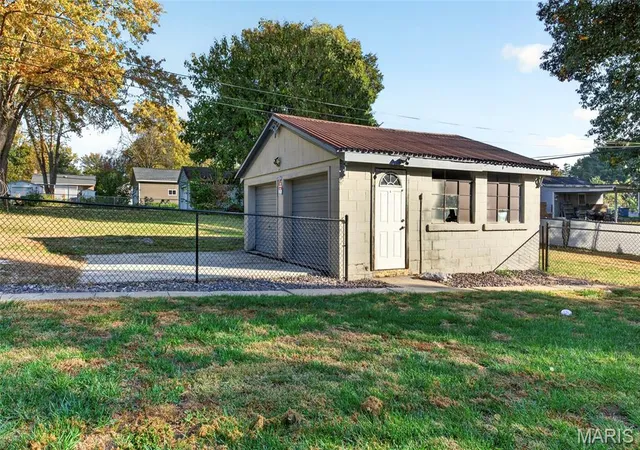 Photo 3 of Single family home for sale at 1220 State St, Collinsville, IL 62234 | MLS# MIS26069374 | Listing updated on 2026-10-29
