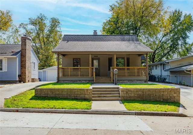 Single family home for sale at 2039 Woodlawn Ave, Cape Girardeau, MO 63701 | MLS# MIS26069382
