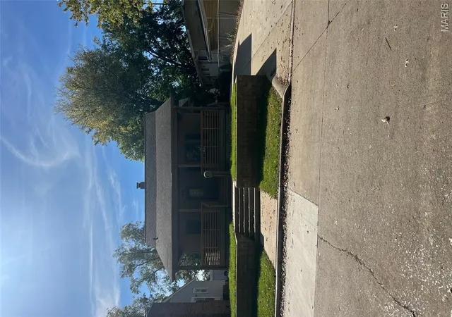 Photo 2 of Single family home for sale at 2039 Woodlawn Ave, Cape Girardeau, MO 63701 | MLS# MIS26069382 | Listing updated on 2026-10-30