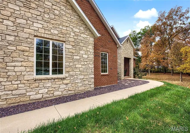 Photo 3 of Single family home for sale at 190 Quail Ridge Dr, Oak Ridge, MO 63769 | MLS# MIS26069403 | Listing updated on 2026-10-29