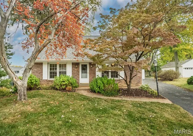 Photo 1 of Single family home for sale at 722 Chippendale Ct, Saint Louis, MO 63122 | MLS# MIS26069442 | Listing updated on 2026-10-31