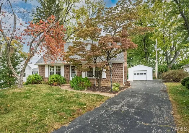 Photo 1 of Single family home for sale at 722 Chippendale Ct, Saint Louis, MO 63122 | MLS# MIS26069442 | Listing updated on 2026-10-31