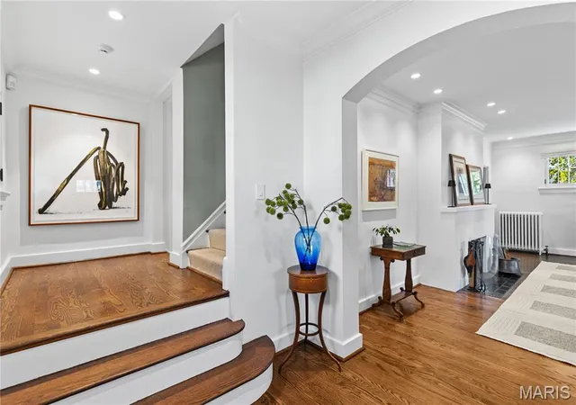 Photo 2 of Single family home for sale at 108 N Bemiston Ave, Saint Louis, MO 63105 | MLS# MIS26069467 | Listing updated on 2026-10-31