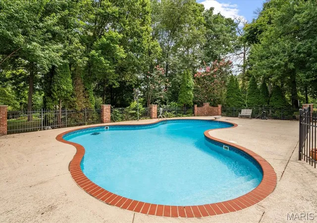 Photo 2 of Single family home for sale at 2917 18th Fairway Dr, Belleville, IL 62220 | MLS# MIS26069472 | Listing updated on 2026-10-29