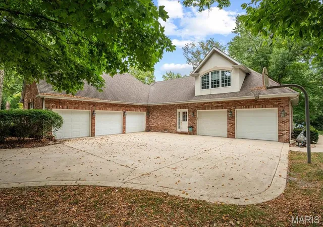 Photo 3 of Single family home for sale at 2917 18th Fairway Dr, Belleville, IL 62220 | MLS# MIS26069472 | Listing updated on 2026-10-29