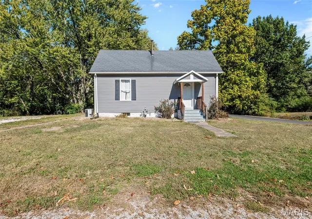 Photo 1 of Single family home for sale at 901 Bunker Hl Rd, Staunton, IL 62088 | MLS# MIS26069474 | Listing updated on 2026-10-30
