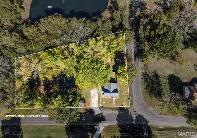 Photo 1 of Single family home for sale at 901 Bunker Hl Rd, Staunton, IL 62088 | MLS# MIS26069474 | Listing updated on 2026-10-30