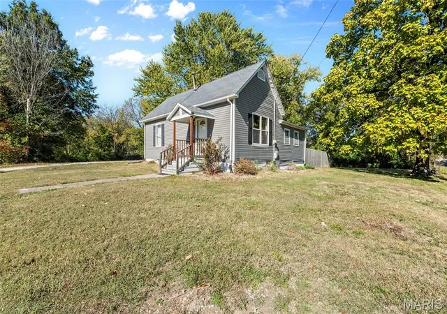Photo 3 of Single family home for sale at 901 Bunker Hl Rd, Staunton, IL 62088 | MLS# MIS26069474 | Listing updated on 2026-10-30