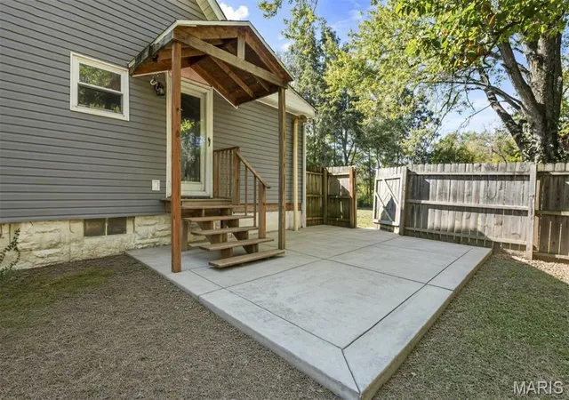 Photo 4 of Single family home for sale at 901 Bunker Hl Rd, Staunton, IL 62088 | MLS# MIS26069474 | Listing updated on 2026-10-30