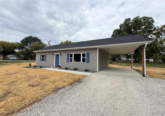 Photo 1 of Single family home for sale at 513 Clay S, New London, MO 63459 | MLS# MIS26069529 | Listing updated on 2026-10-29