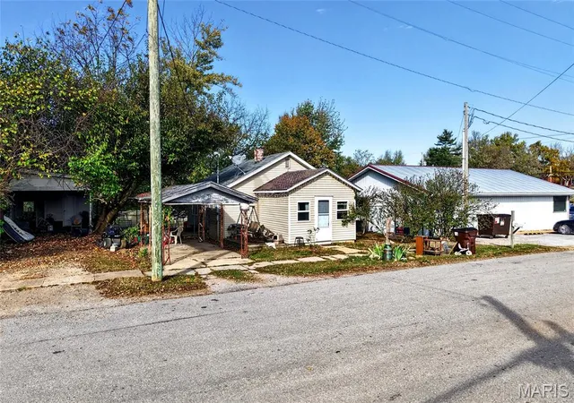 Photo 1 of Single family home for sale at 107 S Myrtle St, Conway, MO 65632 | MLS# MIS26069530 | Listing updated on 2026-10-29