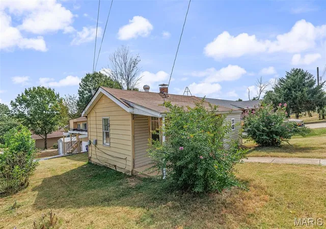 Photo 2 of Single family home for sale at 1419 N 4th Street, De Soto, MO 63020 | MLS# MIS26069592 | Listing updated on 2026-10-30