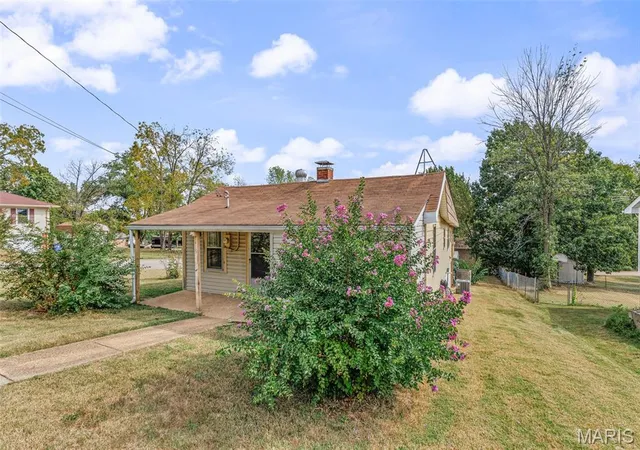 Photo 3 of Single family home for sale at 1419 N 4th Street, De Soto, MO 63020 | MLS# MIS26069592 | Listing updated on 2026-10-30