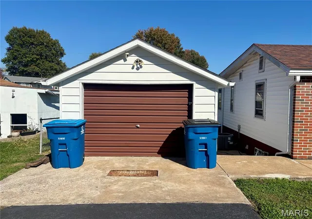 Photo 2 of Single family home for sale at 601 Milton Rd, Alton, IL 62002 | MLS# MIS26069594 | Listing updated on 2026-10-30