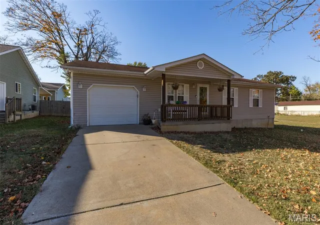 Photo 1 of Single family home for sale at 105 S Waller St, Desloge, MO 63601 | MLS# MIS26069596 | Listing updated on 2026-10-30