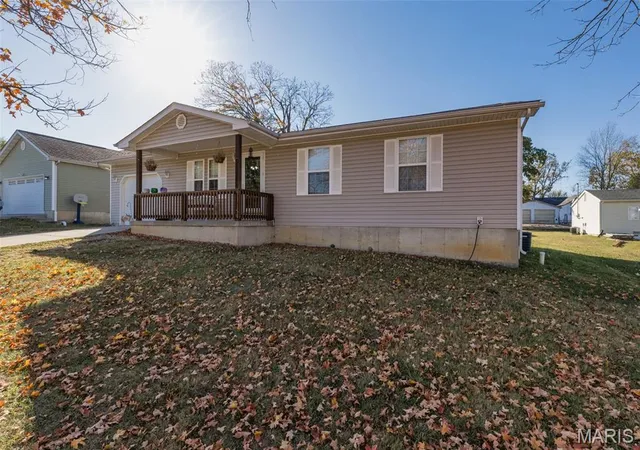 Photo 3 of Single family home for sale at 105 S Waller St, Desloge, MO 63601 | MLS# MIS26069596 | Listing updated on 2026-10-30
