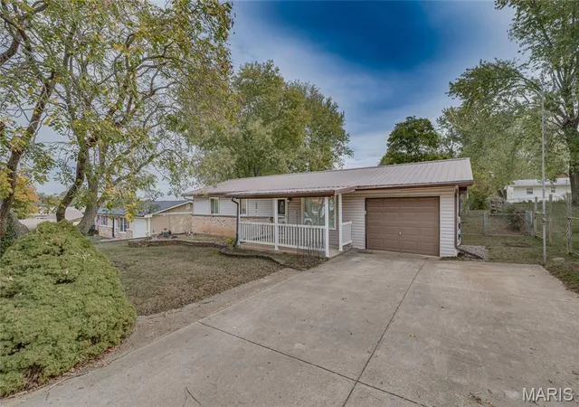 Photo 2 of Single family home for sale at 204 Lorraine Dr, Bonne Terre, MO 63628 | MLS# MIS26069602 | Listing updated on 2026-10-30
