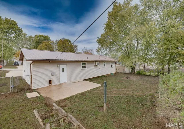 Photo 3 of Single family home for sale at 204 Lorraine Dr, Bonne Terre, MO 63628 | MLS# MIS26069602 | Listing updated on 2026-10-30