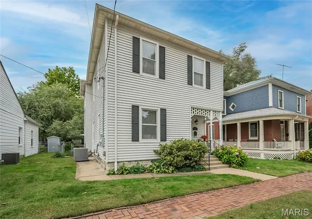 Photo 2 of Single family home for sale at 717 Clark St, Saint Charles, MO 63301 | MLS# MIS26069610 | Listing updated on 2026-10-30