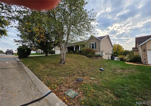 Photo 2 of Single family home for sale at 960 Arbor Green Dr, Saint Charles, MO 63304 | MLS# MIS26069614 | Listing updated on 2026-10-30